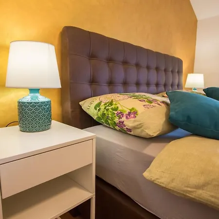 Kala Main Square Apartman *