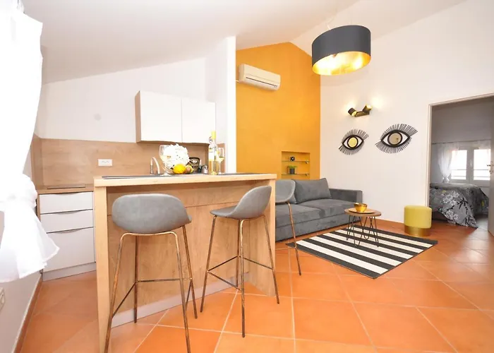 Kala Main Square Apartment *