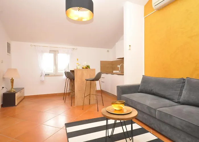 아파트 Kala Main Square